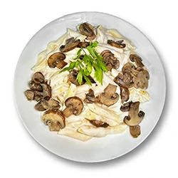 معكرونة باللبن والفطر الأسود الطازج